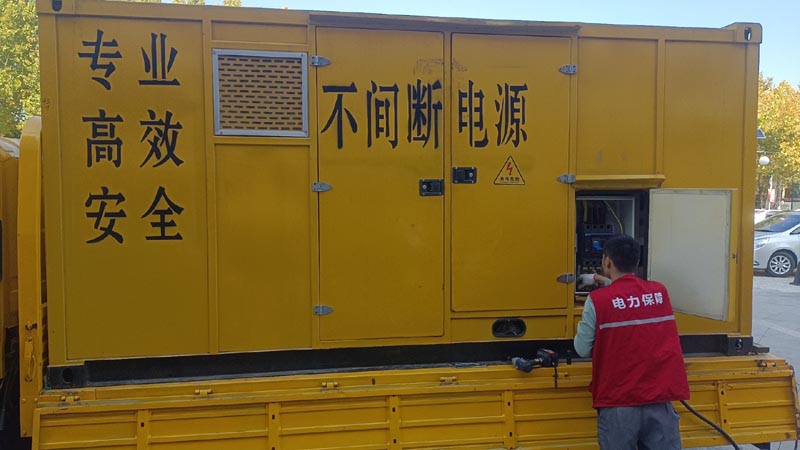 宁德柴油发电机组和UPS电源配合使用时，如何避免切换过程中的电力中断？